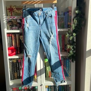 FASHION NOVA CROPPED JEANS